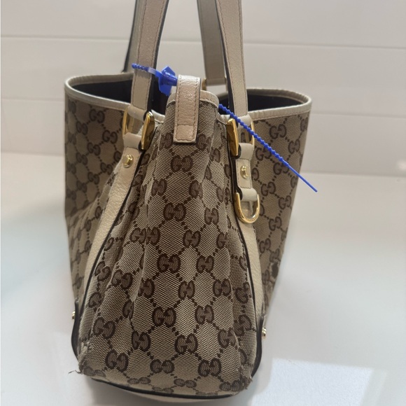 Gucci Abbey Canvas Tote – Iconic & Versatile - Picture 14 of 14